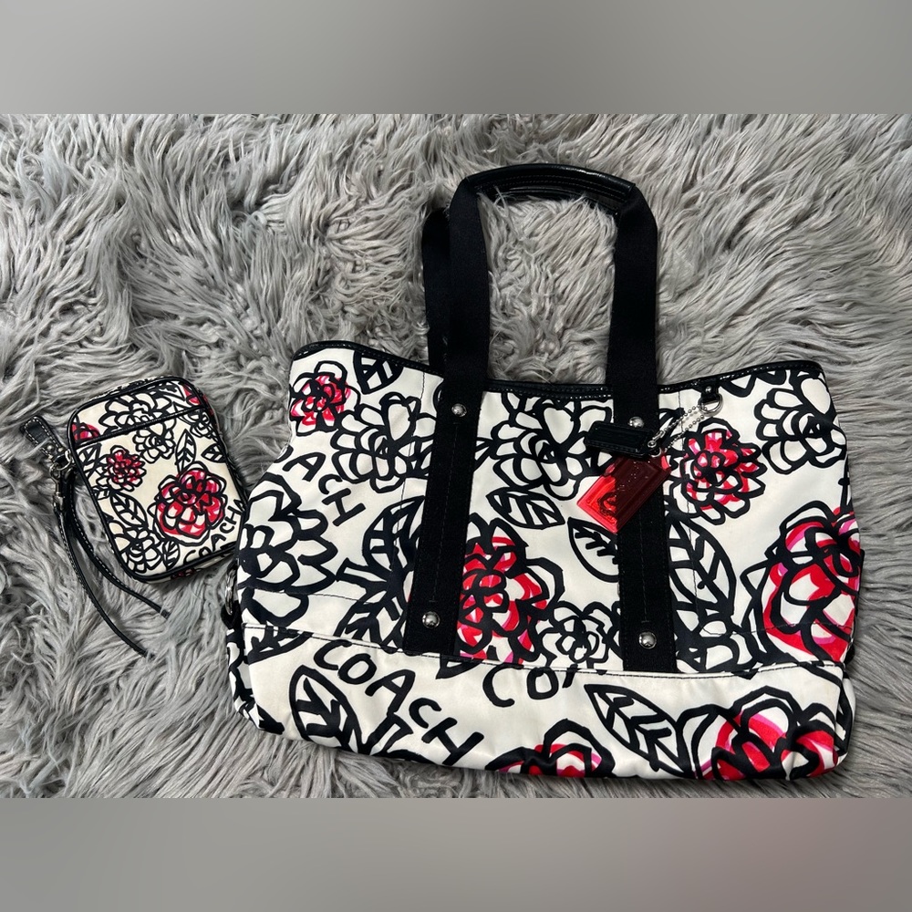 Coach Poppy Purse with Coach Poppy Wristlet. Used in great condition.